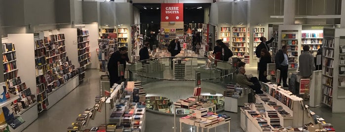 Ibs.it Bookshop is one of Roma tutta mia.