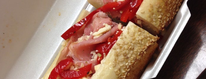 Fink's Hoagies is one of Lugares favoritos de Campbell.