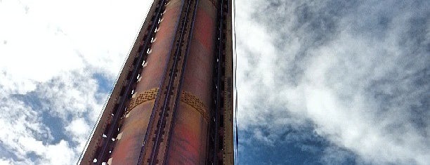Big Tower is one of สถานที่ที่ Marcelo ถูกใจ.