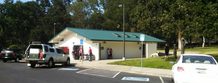 Manzanita Rest Area NB is one of Tempat yang Disukai Valentino.