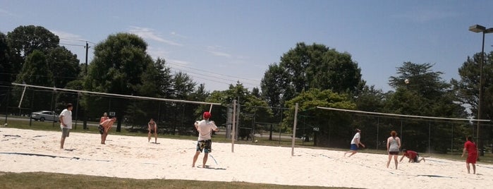Brahan Spring Park Sand volleyball courts is one of Locais curtidos por The1JMAC.