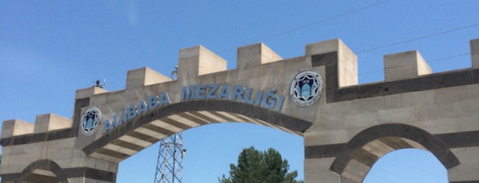 Ali Baba Mezarlığı is one of สถานที่ที่ mehmet ถูกใจ.