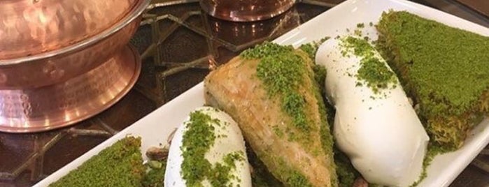 Hamdizade Dondurma Cafe is one of Locais curtidos por mehmet.