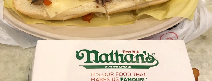 Nathan's Famous is one of Lugares favoritos de Rich.