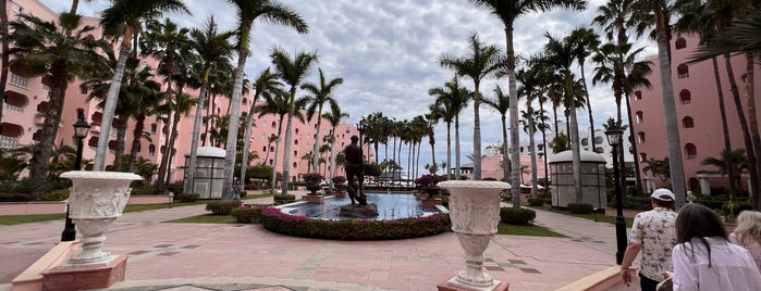 Pueblo Bonito Rosé Resort & Spa is one of Cabo San Lucas.