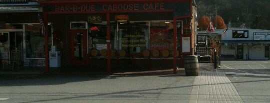 The Bar-B-Que Caboose Cafe is one of สถานที่ที่ Greg ถูกใจ.