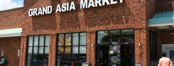Grand Asia Market is one of Lugares favoritos de h.