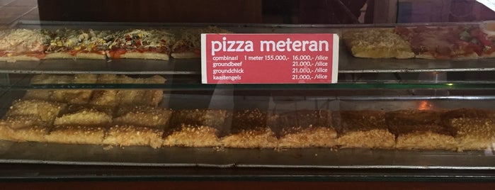 Pizza Meteran is one of Mari kuliner.