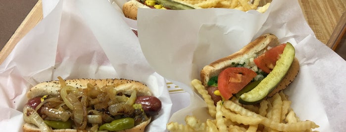Vienna Beef Factory Store & Cafe is one of Chicago Noms.