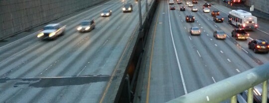 I-5 Overpass is one of Orte, die Jeff gefallen.