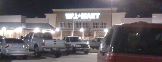 Walmart Supercenter is one of Lugares favoritos de Batya.