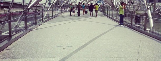 The Helix Bridge is one of Singapore's Popular Places.