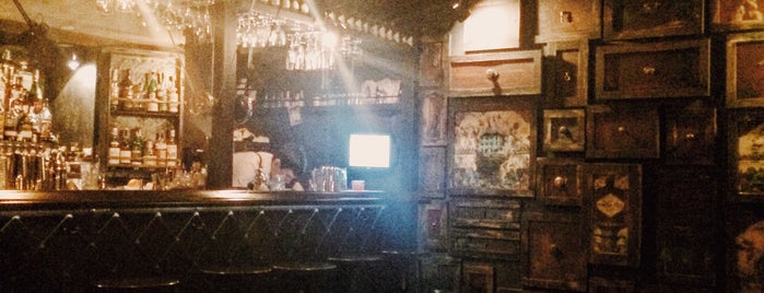Hendrick's Bar is one of Locais curtidos por Anna.