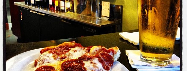 Buono's Pizzeria is one of Darcey's Saved Places.