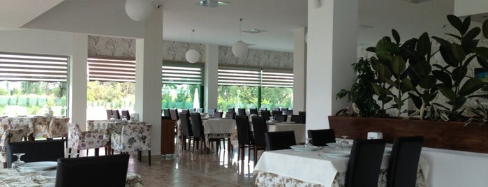 Sahra Restaurant & Cafe is one of Posti che sono piaciuti a Dilek.