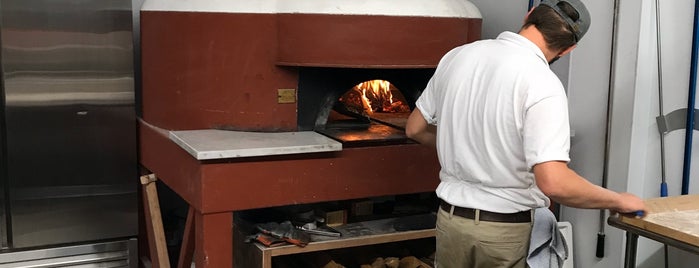 Pizzeria Lui is one of Lugares guardados de Mike.