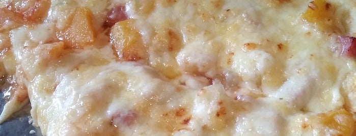 Pizza Peppino is one of Tempat yang Disukai Mariana.