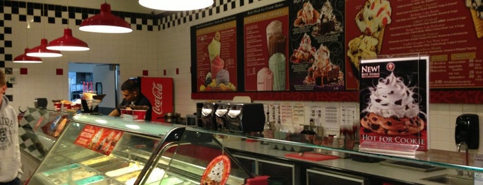 Cold Stone Creamery is one of Dan’s Liked Places.