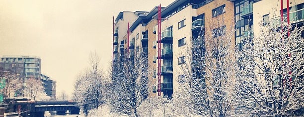 Limehouse Lock (Regents Canal) is one of Tempat yang Disukai Patrick James.