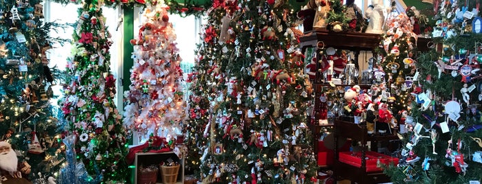 Kringles Christmas Shop is one of Lizzie 님이 좋아한 장소.