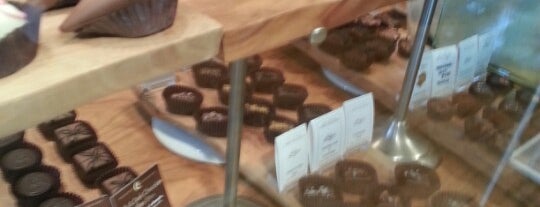 Chocolate Box is one of Lieux sauvegardés par Marcie.