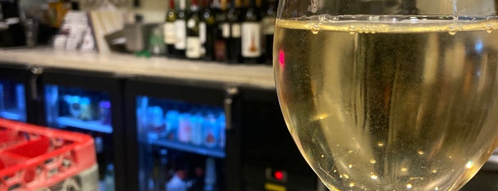 Vino Volo is one of Zachさんのお気に入りスポット.