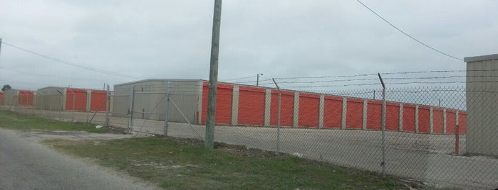 AAA Storage & Boat Barns is one of N Da Bluff.