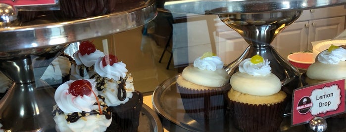 Smallcakes Cupcakery and Creamery is one of Lamya : понравившиеся места.