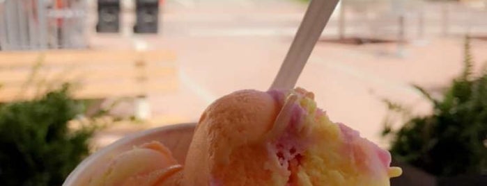 Murphy's Ice Cream is one of Tempat yang Disukai Meghan.