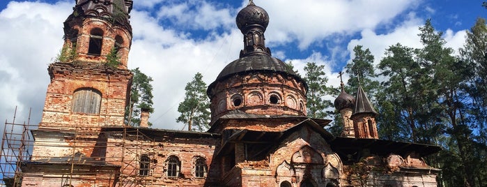 Церковь покрова пресвятой богородицы is one of Alexandra Zankevich ✨ : понравившиеся места.