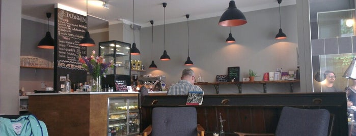 Café Taubenschlag is one of Tempat yang Disukai Sarah.