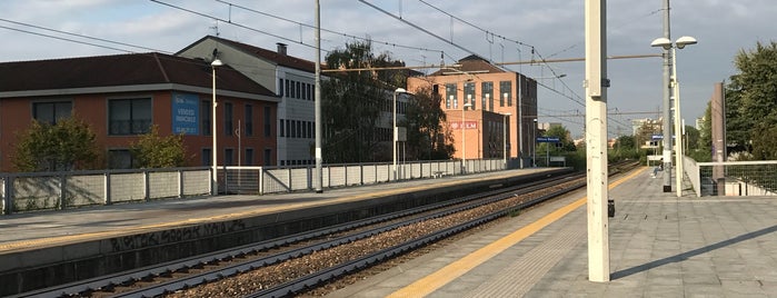Stazione Milano Romolo is one of S9 - Albairate - Saronno.
