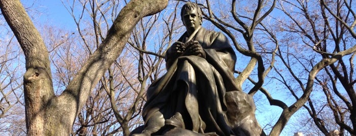 Sir Walter Scott Statue is one of Central Park🗽.