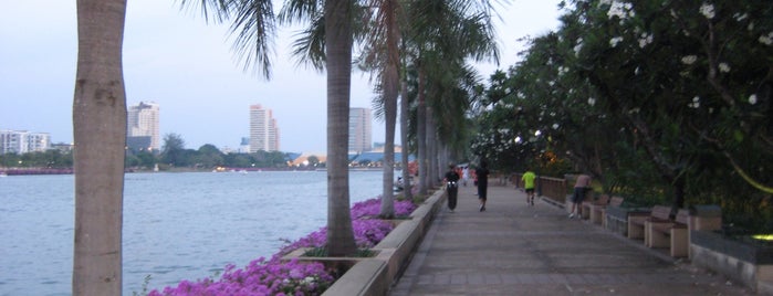 Benjakitti Park is one of To-Do List: Bangkok.