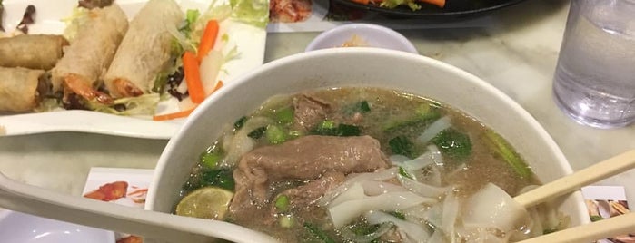 Pho Yum 越朝 is one of hong kong night life.