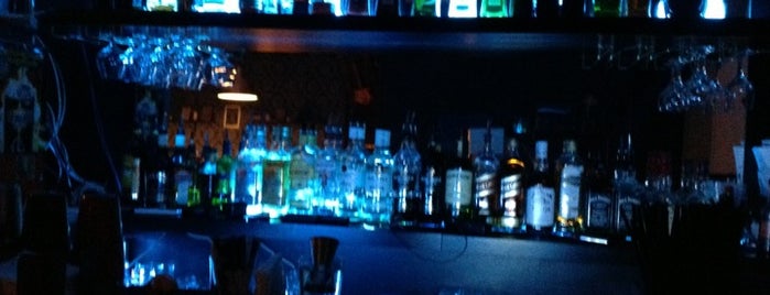 Friends Only Bar is one of Tempat yang Disukai Aleksej.