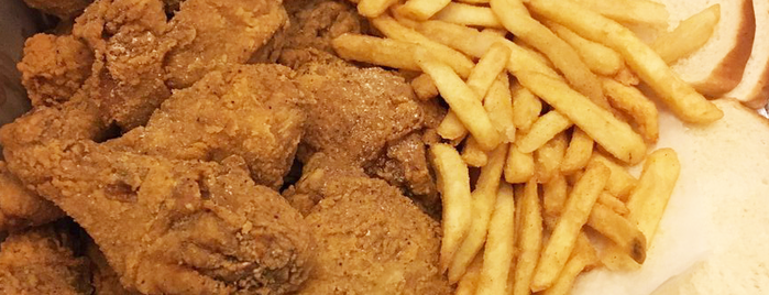 Big J J Fish & Chicken is one of Lugares favoritos de SooFab.