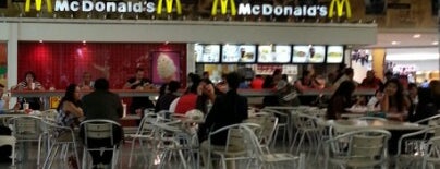 Food Court is one of Locais curtidos por chiva.