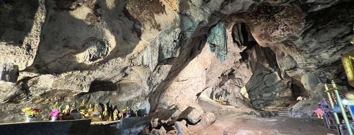 Tamkrasae Cave is one of Thailand.