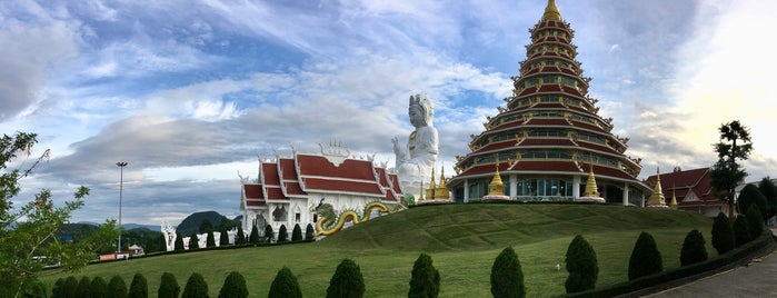 Wat Huay Pla Kang is one of เมืองสวย.