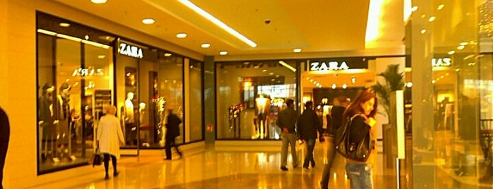 Zara is one of Volkan'ın Beğendiği Mekanlar.