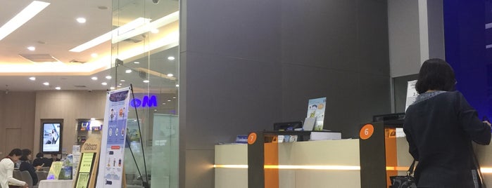 Bangkok Bank is one of Lieux qui ont plu à Pravit.