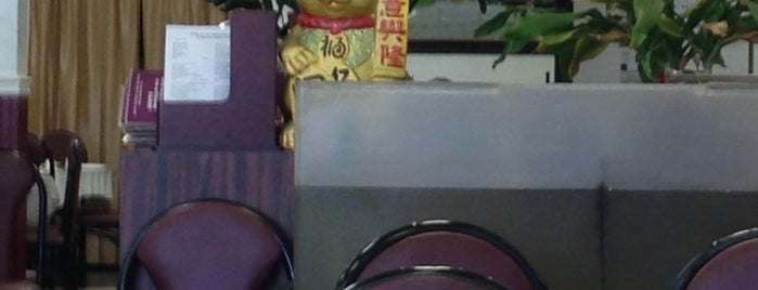 Salt Lake Chinese Restaurant is one of The 7 Best Places for a Kung Pao Chicken in Honolulu.