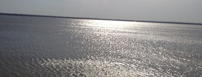 Lake Hefner is one of Thomさんのお気に入りスポット.