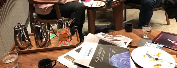 Starbucks Reserve Roastery is one of Jakeさんのお気に入りスポット.