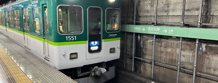 Kiyomizu-gojo Station (KH38) is one of 駅.