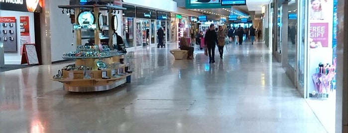 Broadway Shopping Centre is one of Darren : понравившиеся места.