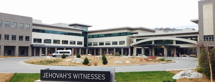 World Headquarters of Jehovah's Witnesses is one of สถานที่ที่ Selena ถูกใจ.