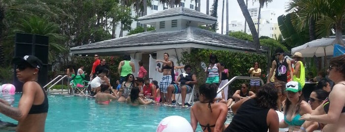 National Hotel Miami Beach is one of สถานที่ที่บันทึกไว้ของ Stephanie.