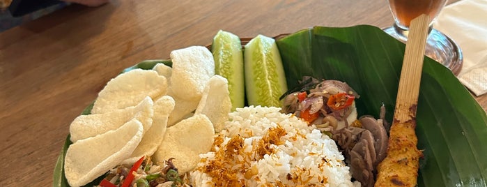 Dulang Kafe & Bakery is one of Bali culinary.